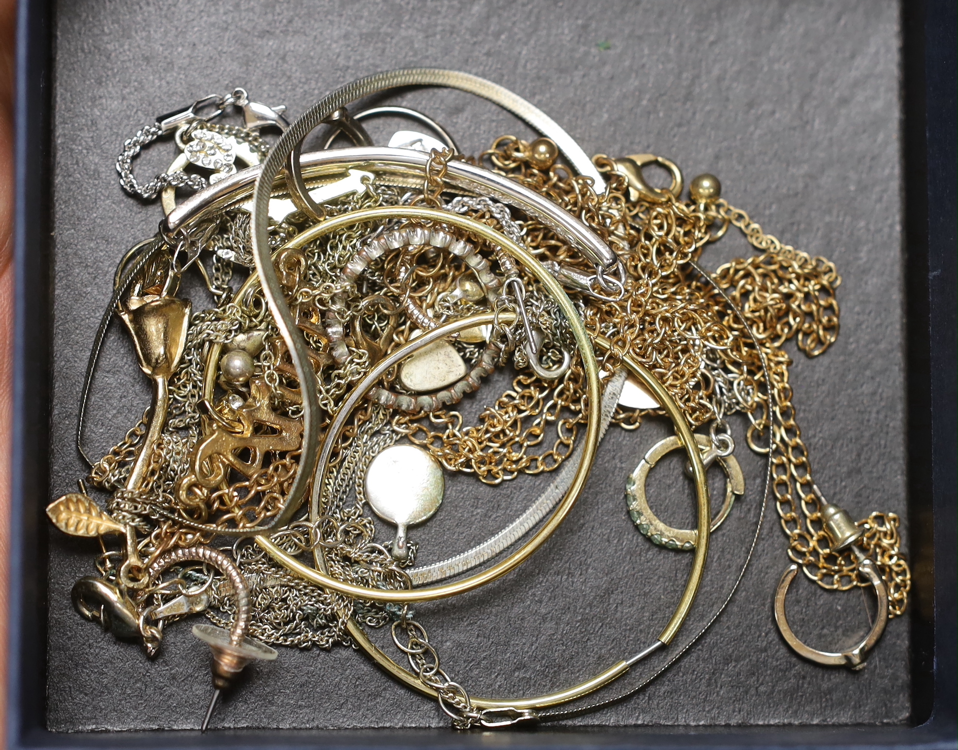 A large quantity of assorted 925 and mainly costume jewellery.